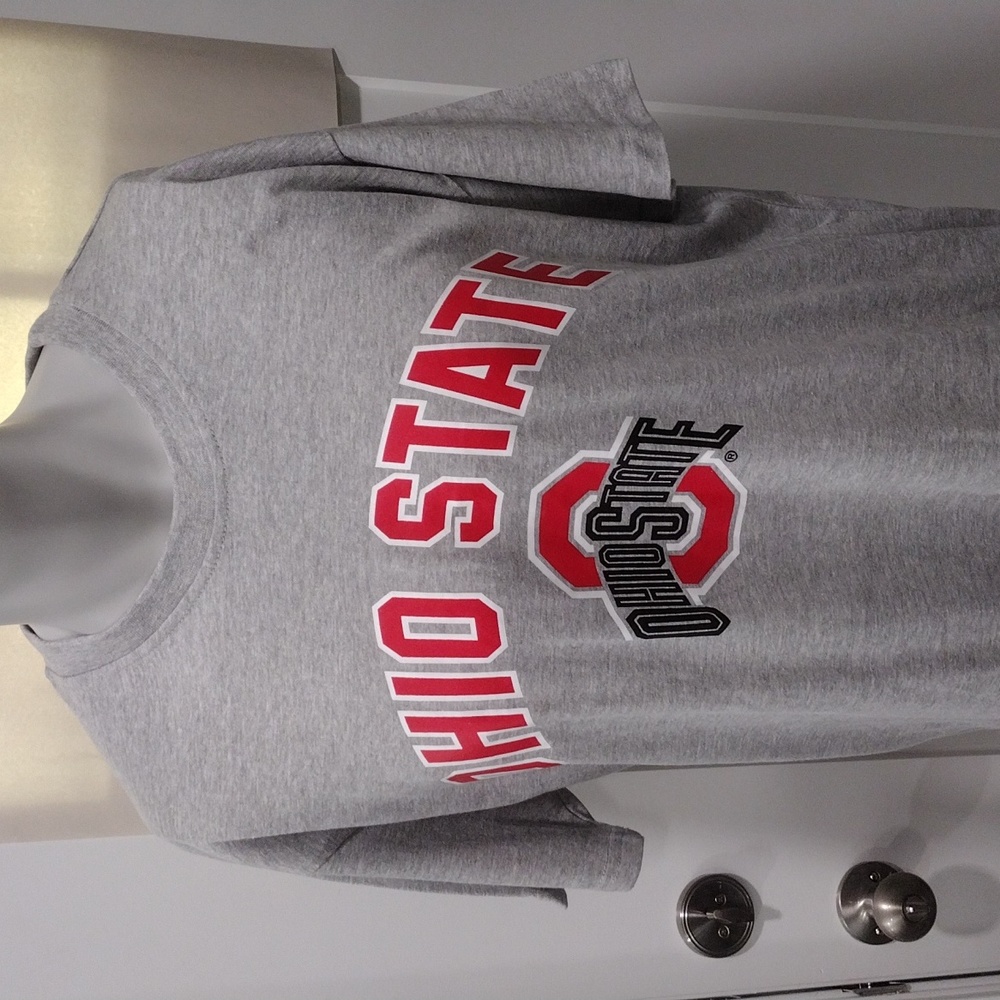 Ohio State mens red and grey short sleeve t-shirt. NWT. Size large